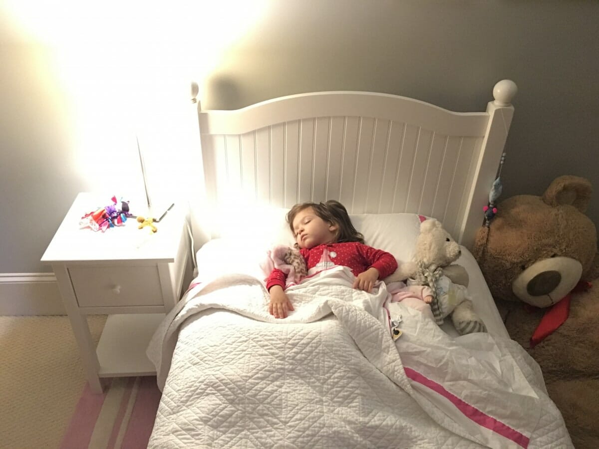 bedtime-tips-when-the-toddler-and-baby-share-a-room